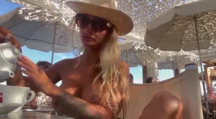 flashing at the restaurant is my fav