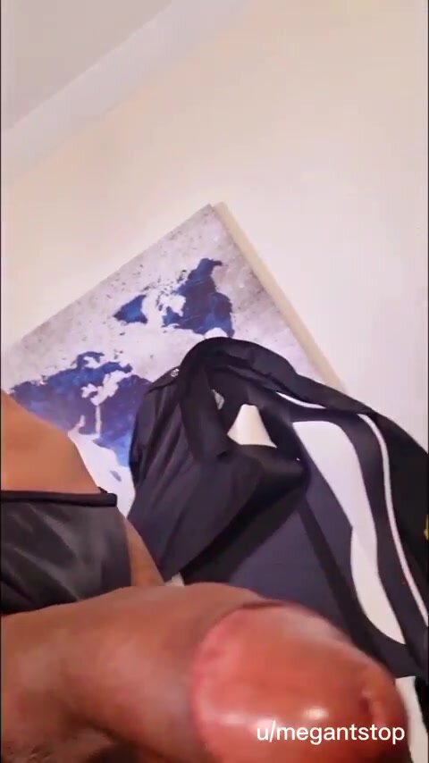 My 8 inches and hard, I will fill you with cum, do you want it..?