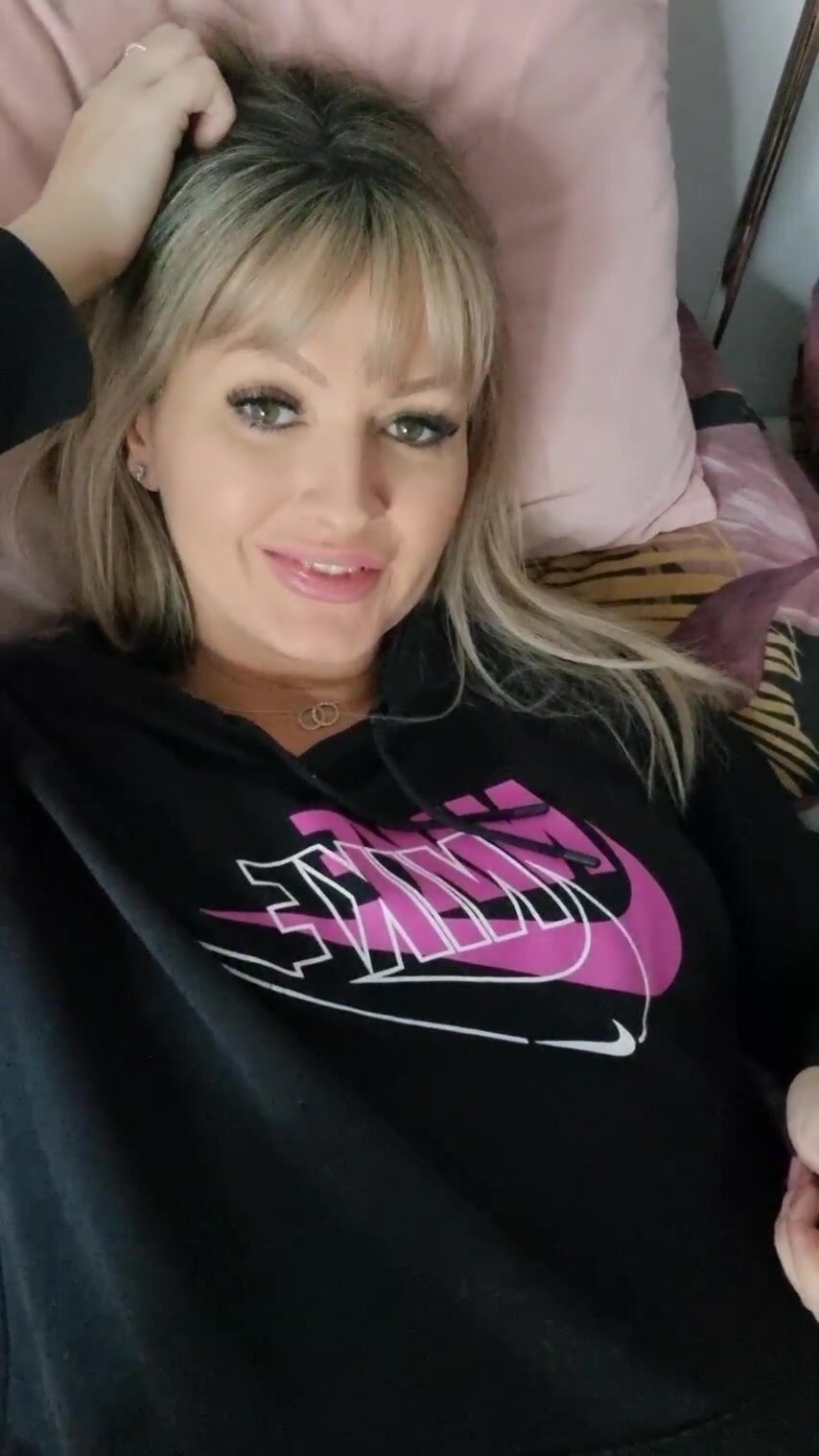 Craving a creampie.....can you help a milf out?