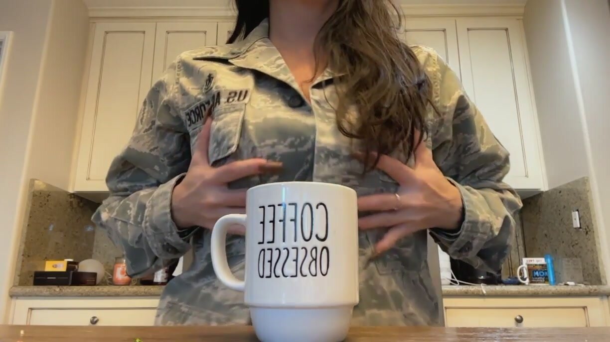 To the horny men that LOVE milfs ….TEN-HUT !!!!!