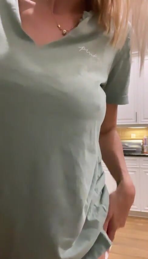 I’d love to be fucked on this island, would you like to be the first