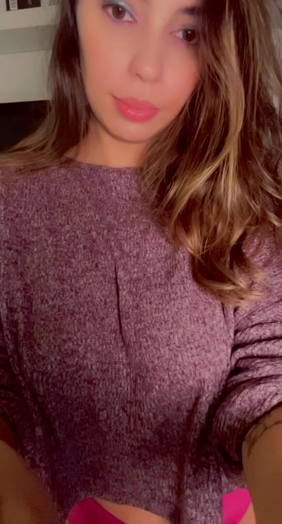 Your friend is back to show you her tits (;