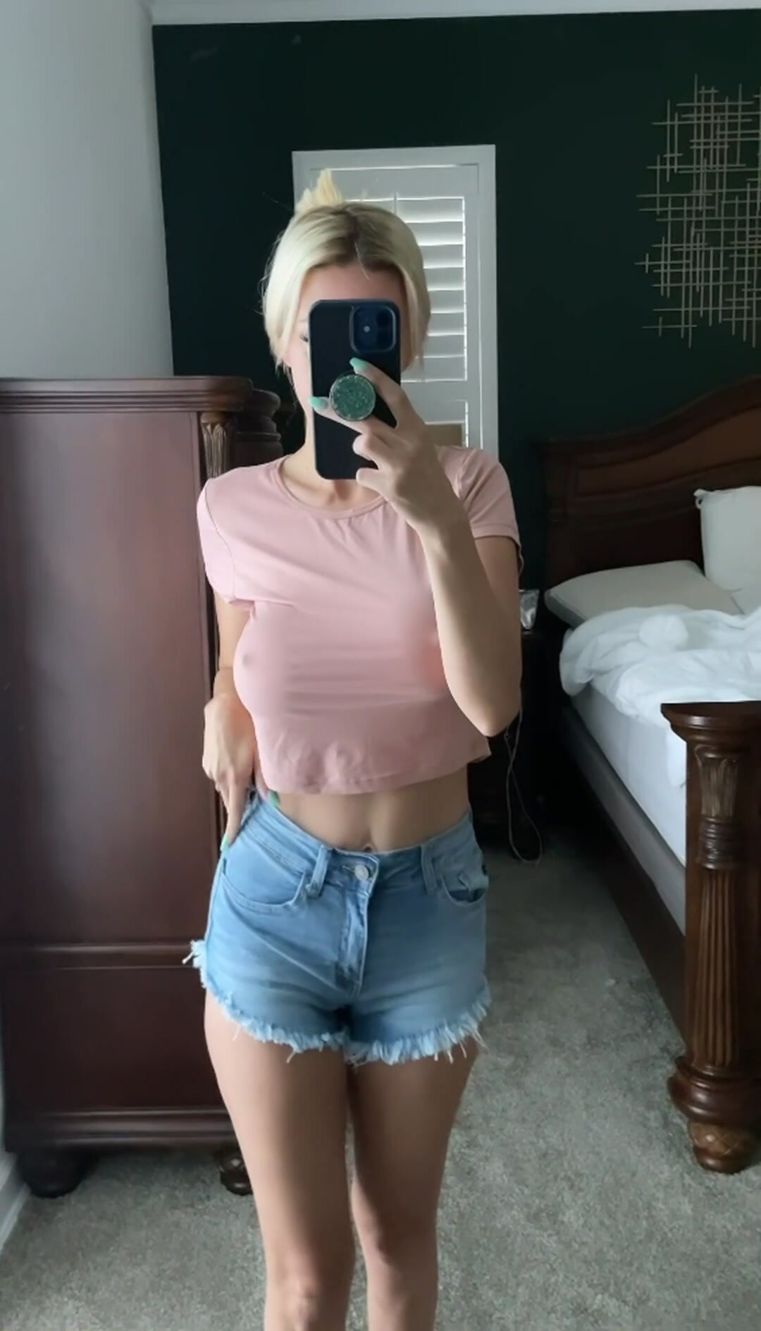 Just a mom that is absolutely still fuckable