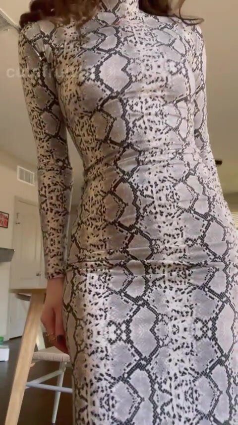 i prefer going commando when wearing a tight dress ☺️