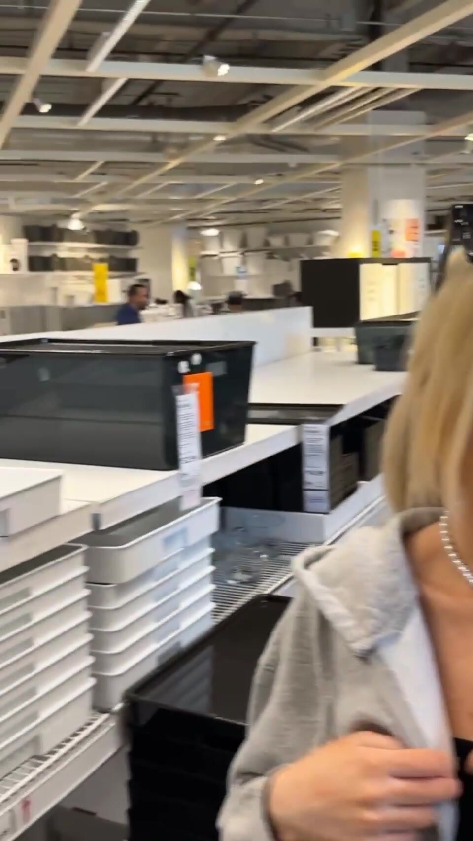 Wanna receive a titty reveal in public?