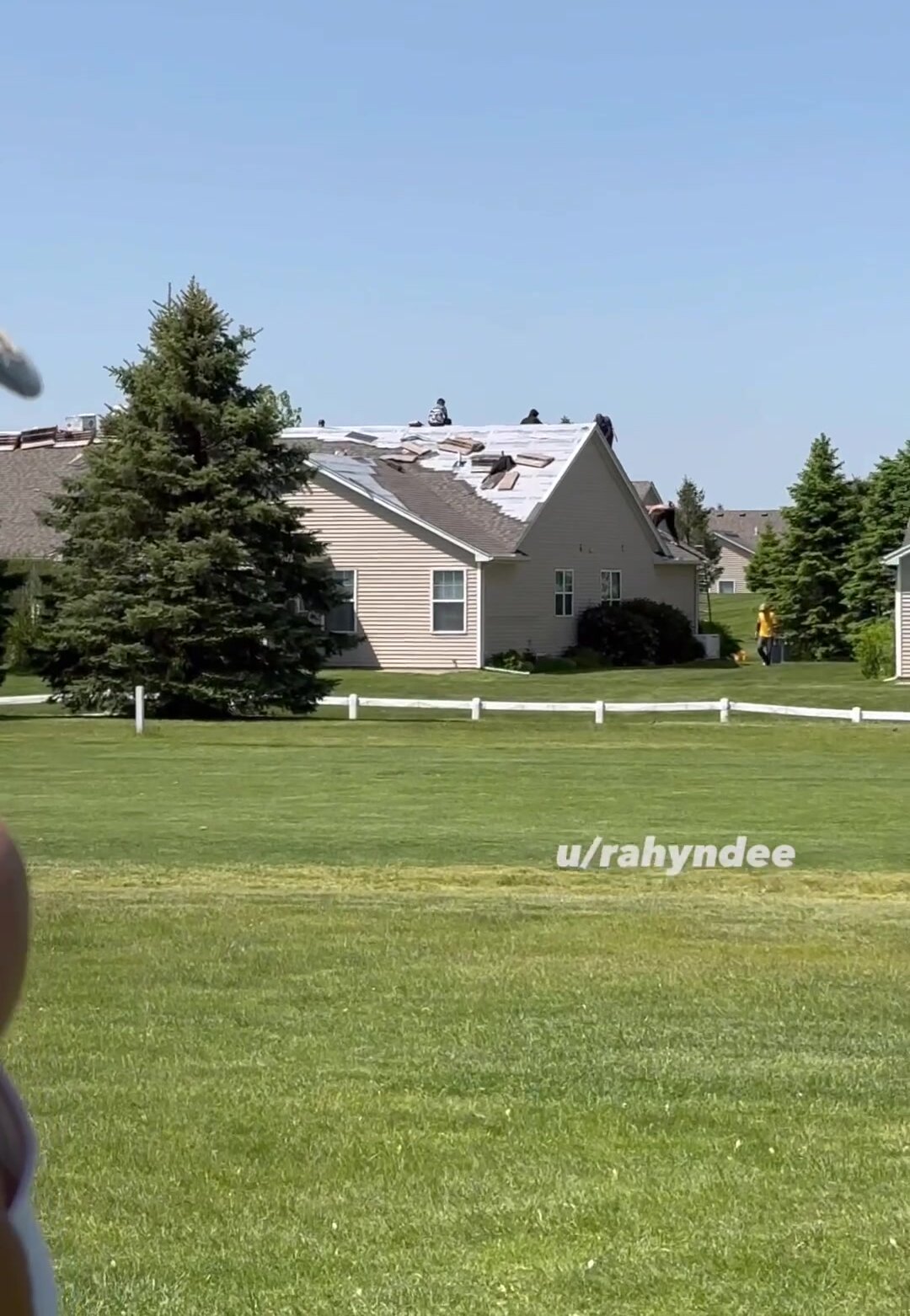 Flashing men at work