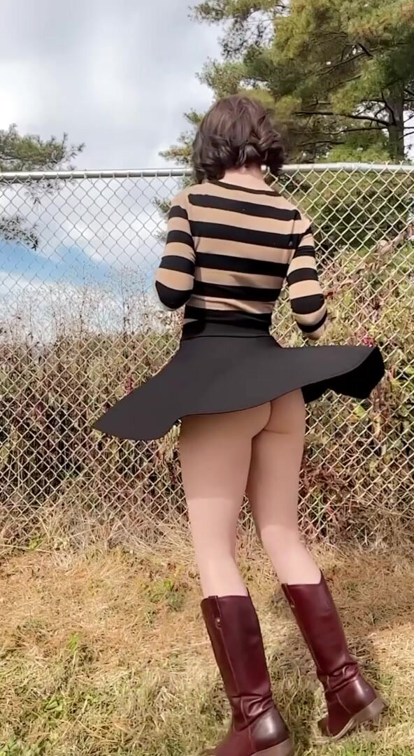 Just a lil Sunday twirl with no panties on ☺️