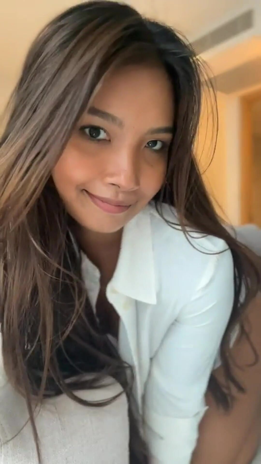 I thought I'll just take a selfie but I suddenly got in the mood.