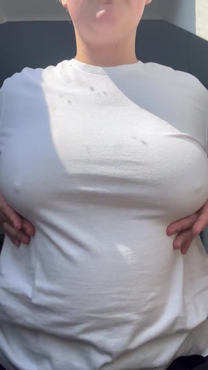 We are on a date i go to the bathroom and send you this what would your next move be