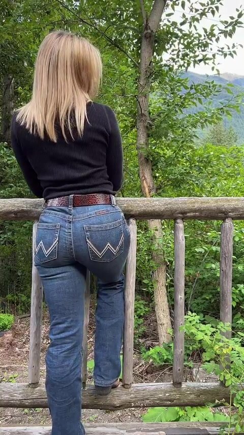 Born in 1984 mom of 3… smash or pass?