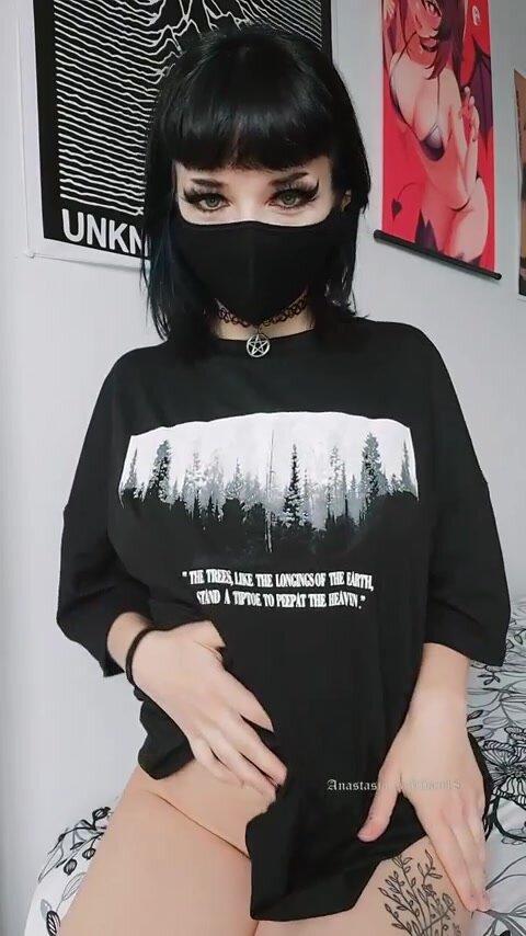 I'll be your goth mommy