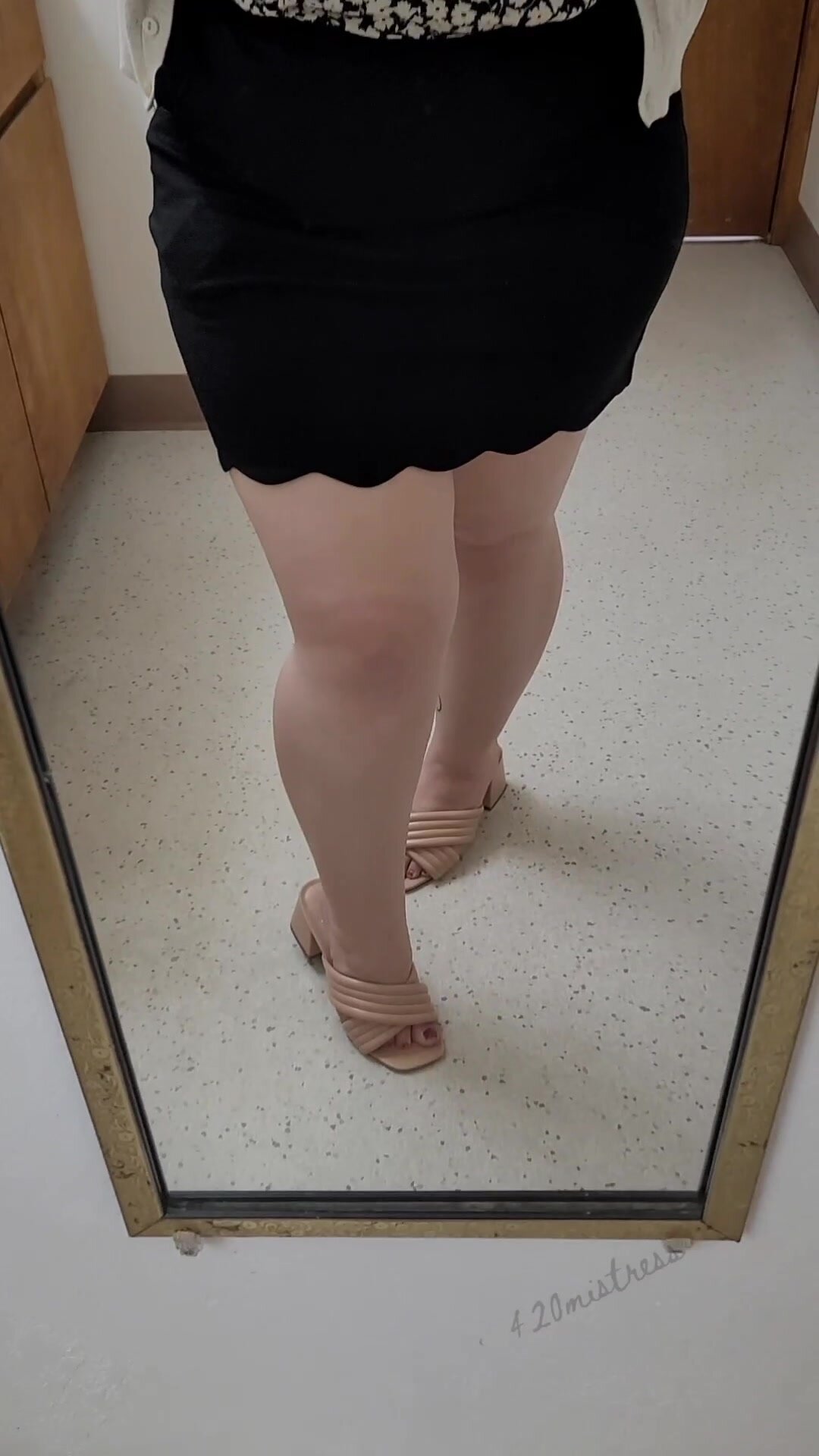 Ever wanted to fuck your thick coworker?