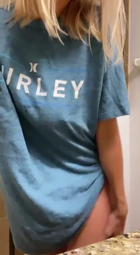 Would you fuck a married mom and let her leave with your shirt