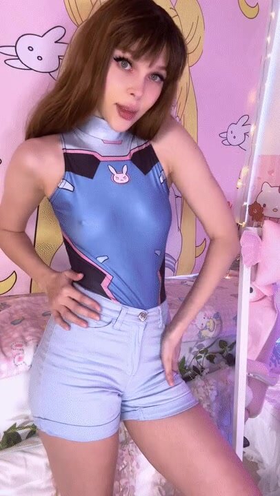 Little cosplay kitty wants to show you her beaty