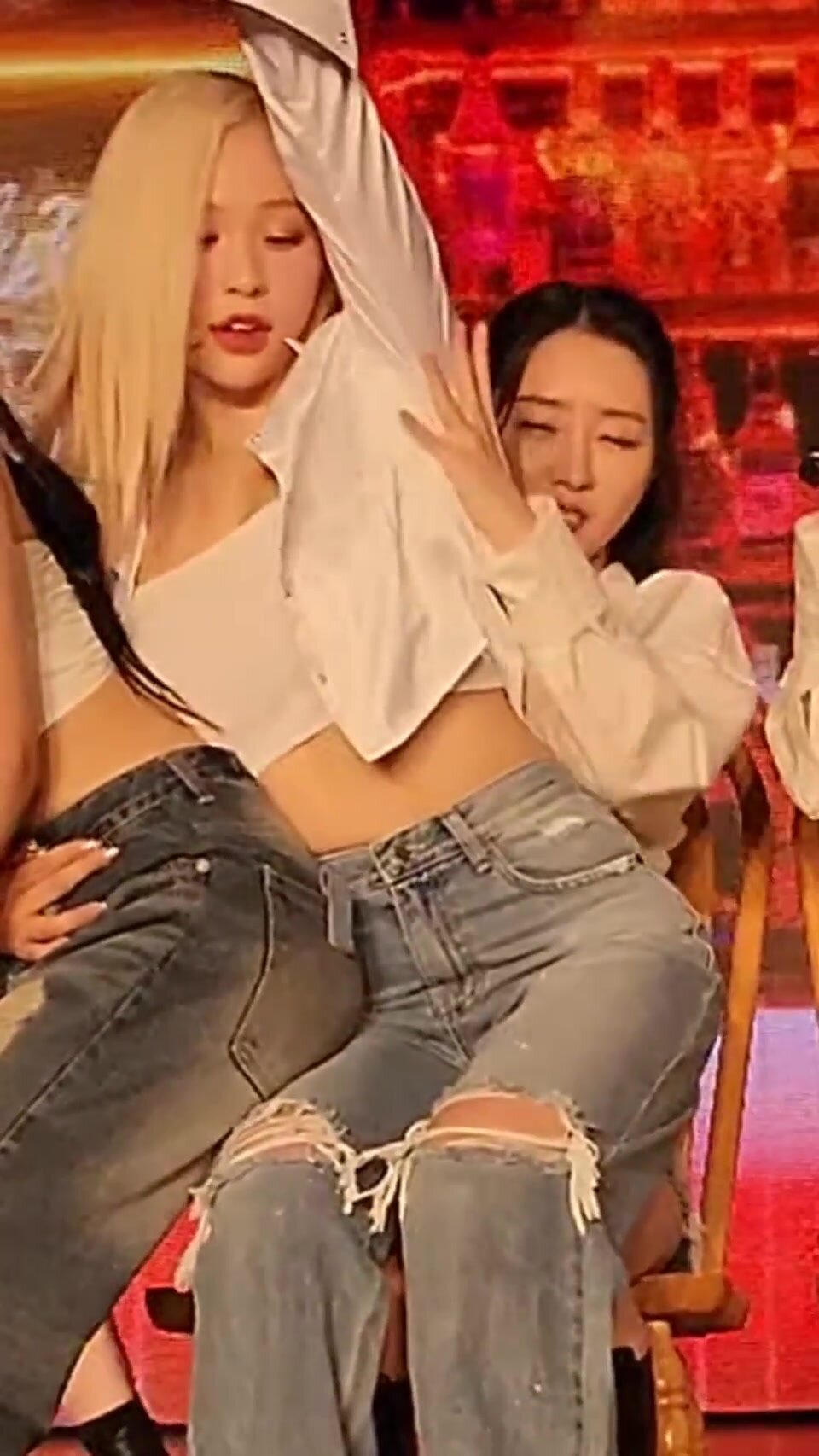 Dreamcatcher - Gahyeon ft. Sua’s hand