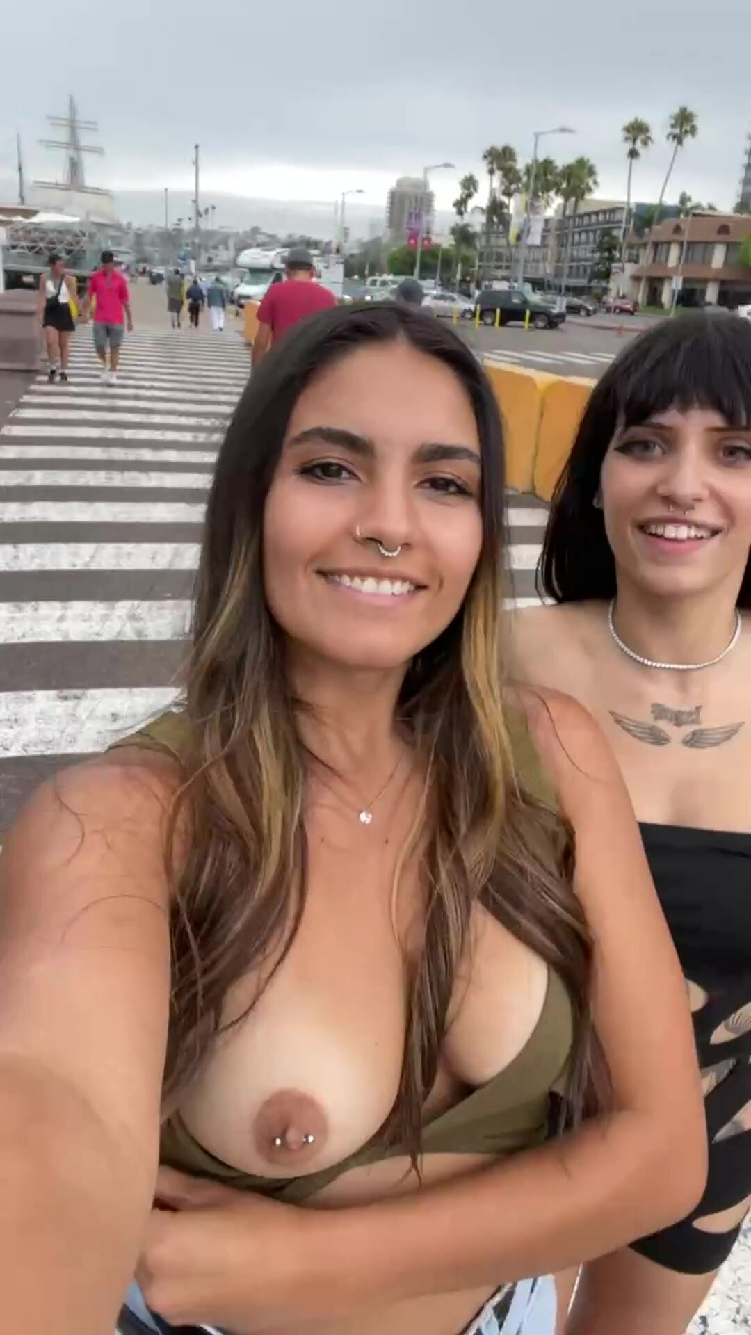 Flashing with friends ;)