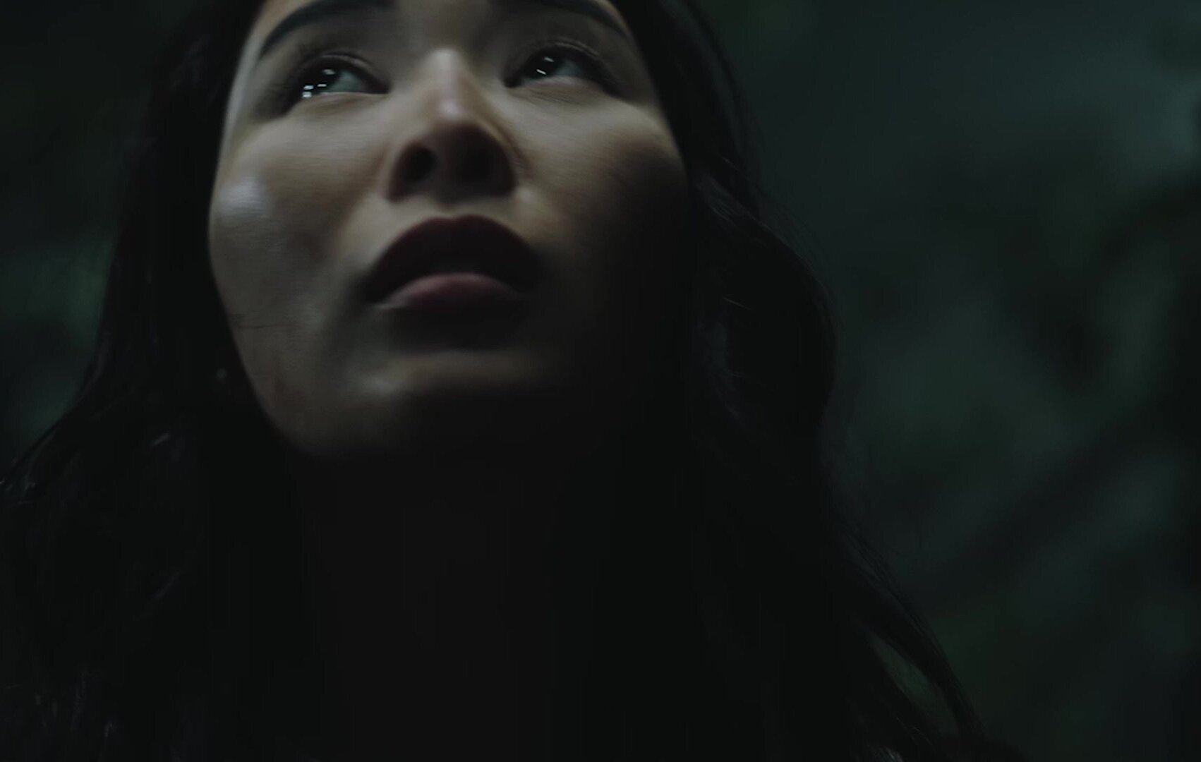 Sexy Japanese babe erotic play in the forest