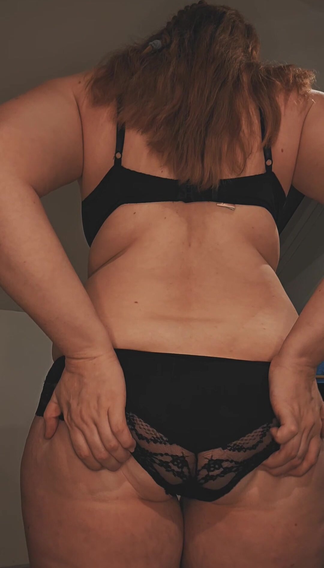 Would you creampie a chubby german teacher⁉️