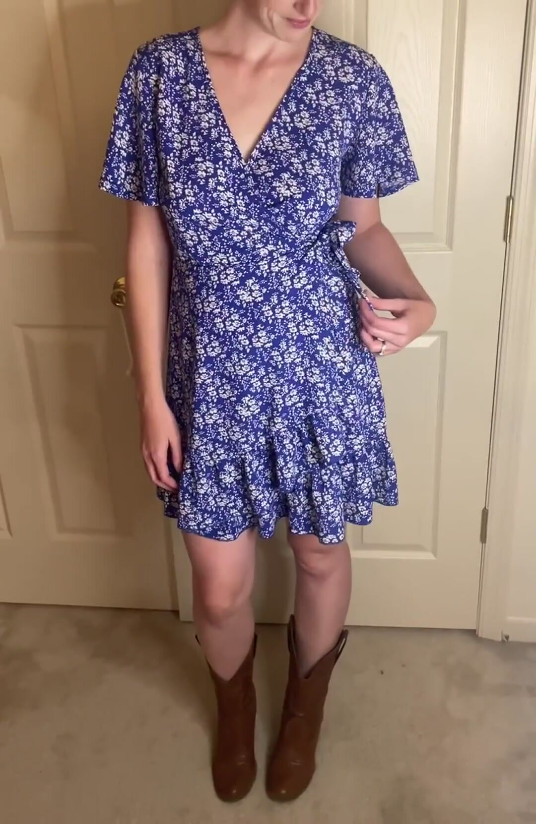 You prefer this mom of 4 in her sundress or out of it