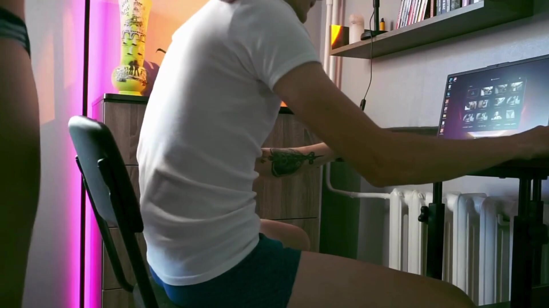 Blowing him while he's busy working