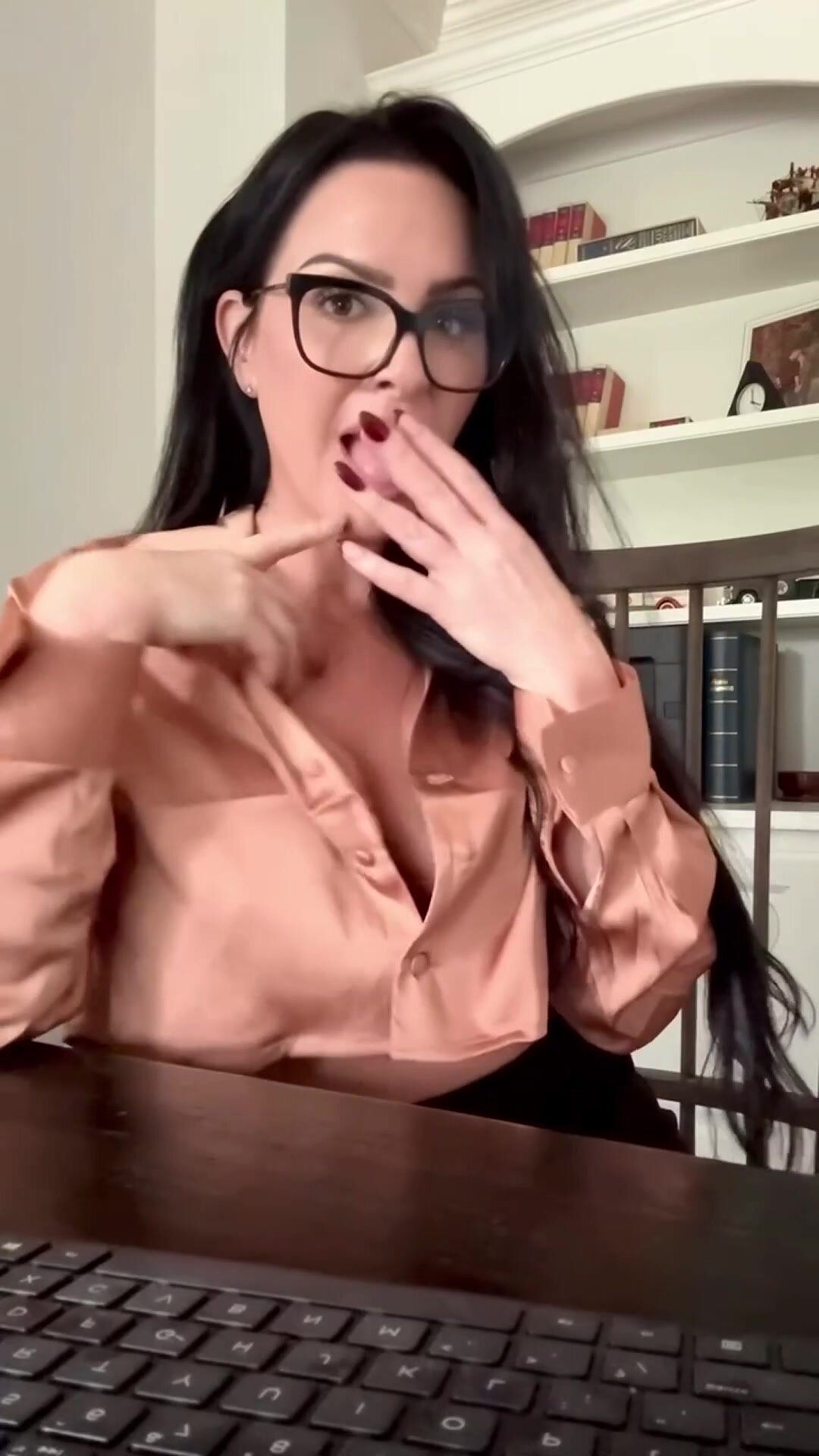 not only do I wanna work with papers and those types of tasks but also would like to work with that thingy of yours big boss... 41F