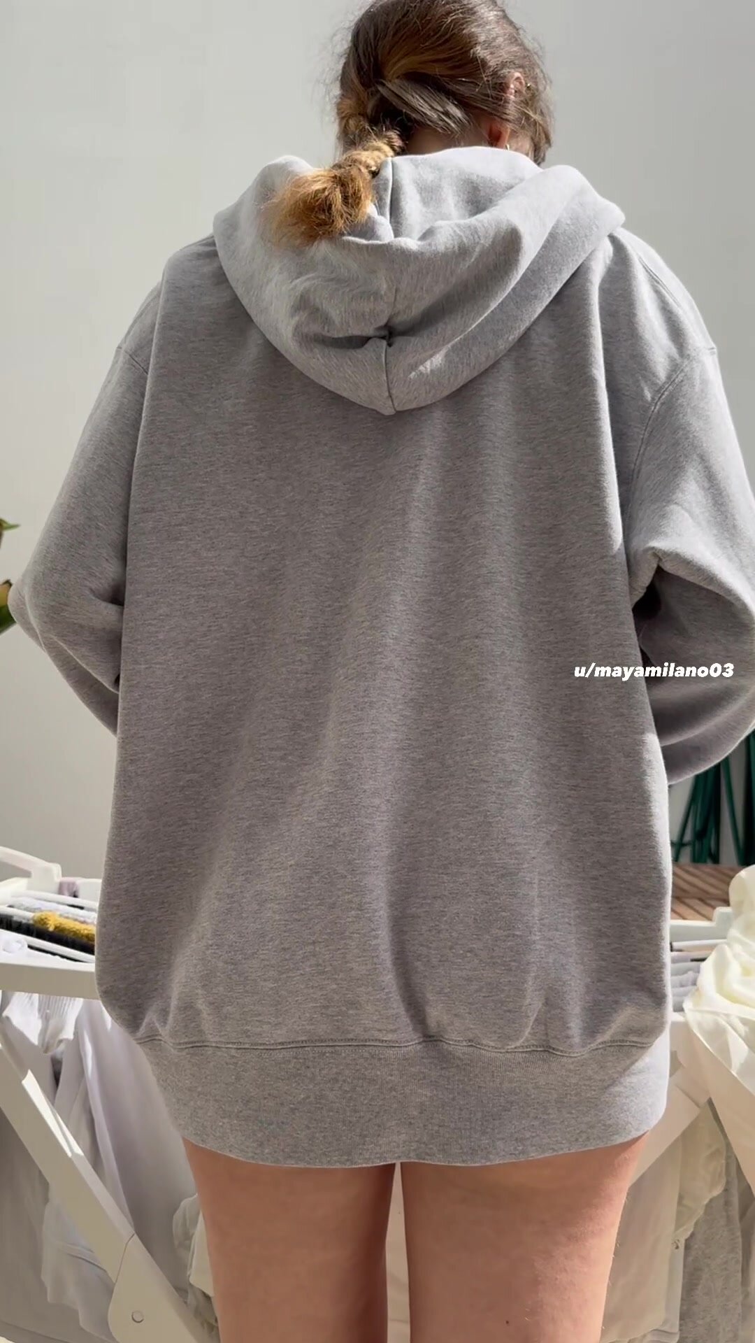 it this the right way to hang out clothes?