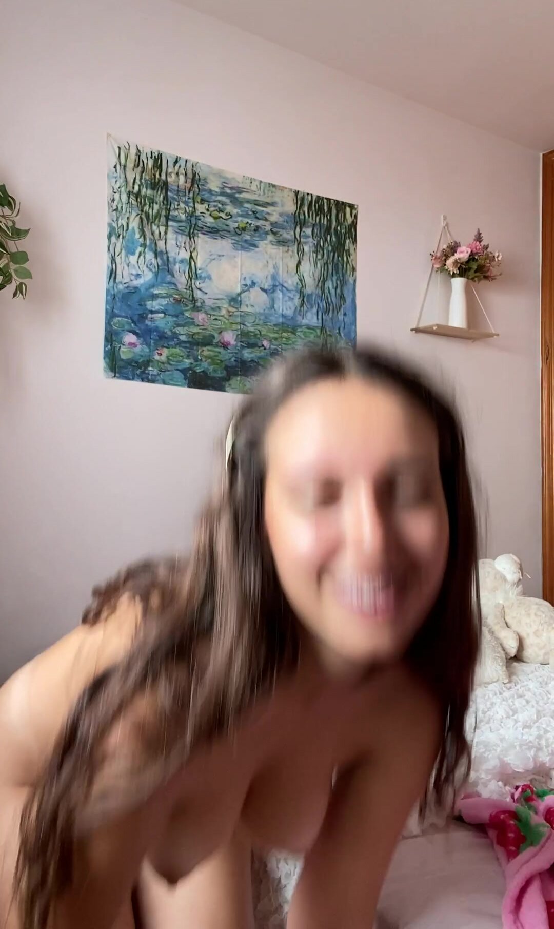 horny as fuck sending nudes to everyone who like this