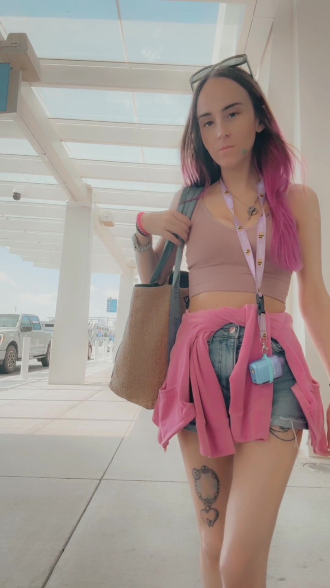 Flashing my tits to everyone at the airport while waiting for my ride