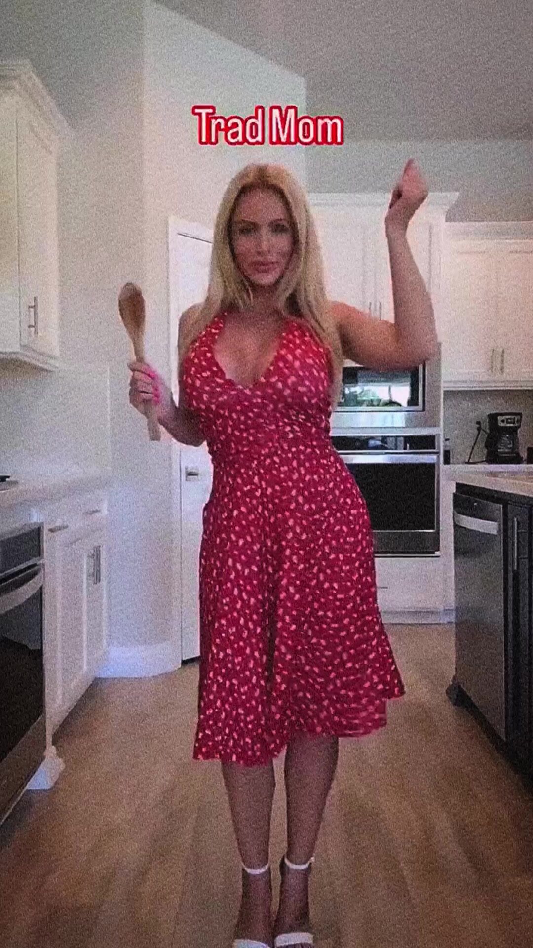 I think we all know what step mommy we’d pick ♠️