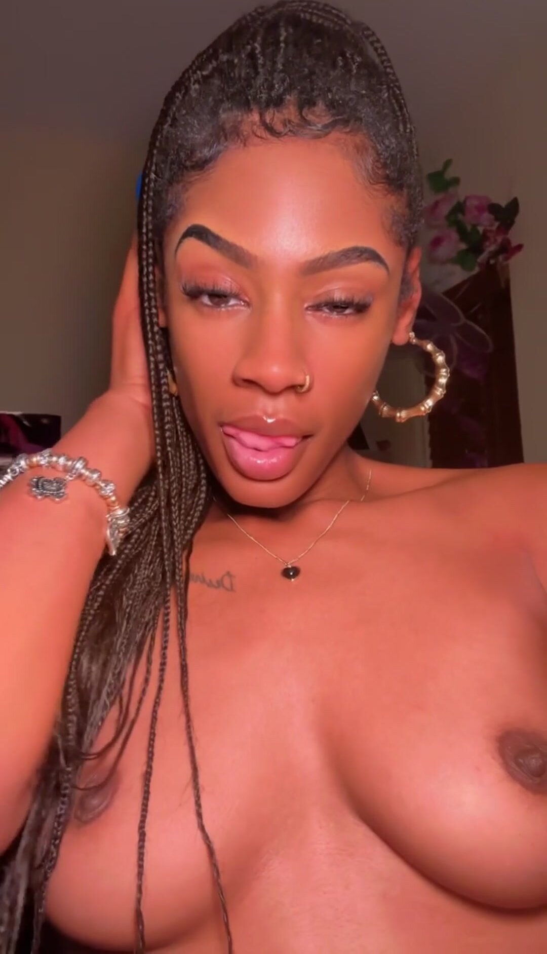 Pretty tits & smile to start ur day