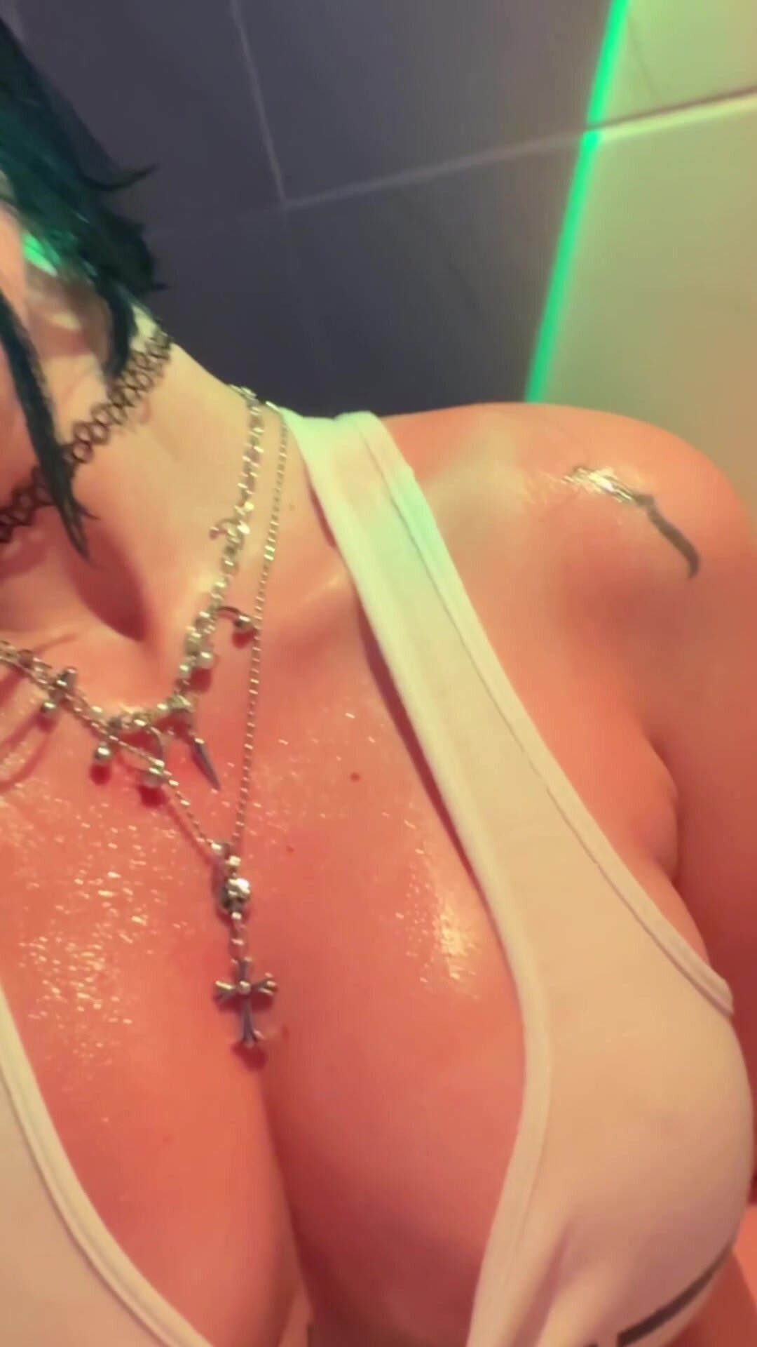 oil makes my skin so shiny