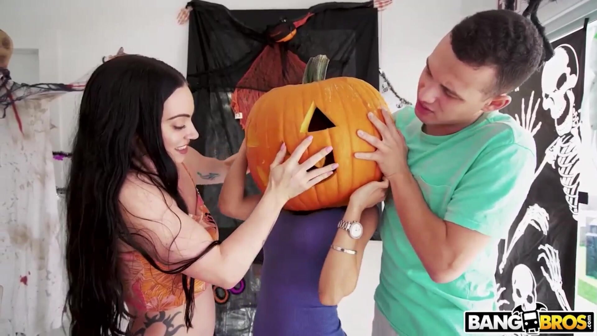 Tia Cyrus - Swalloween Treat