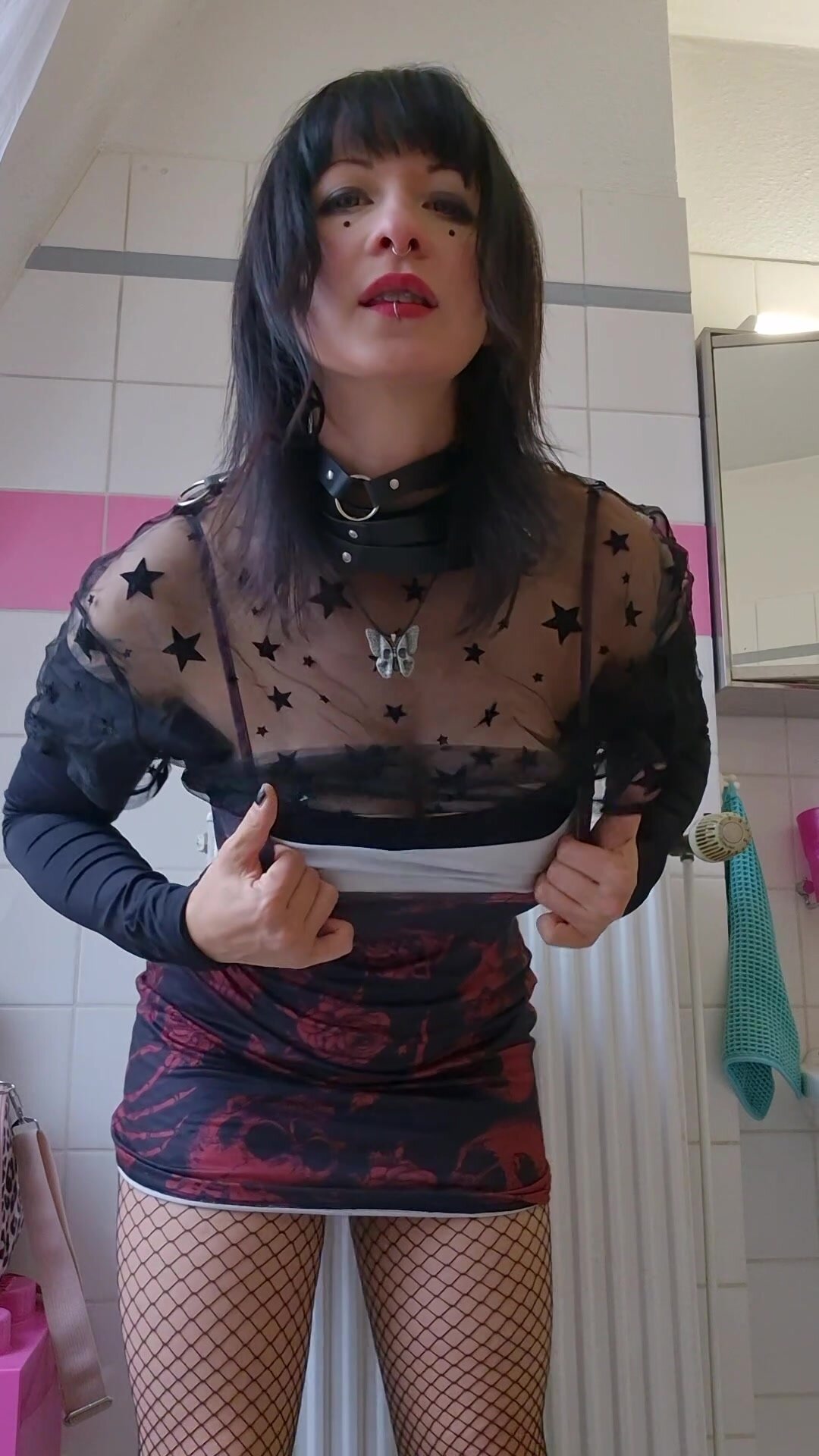 Let me bounce my tatas in your face