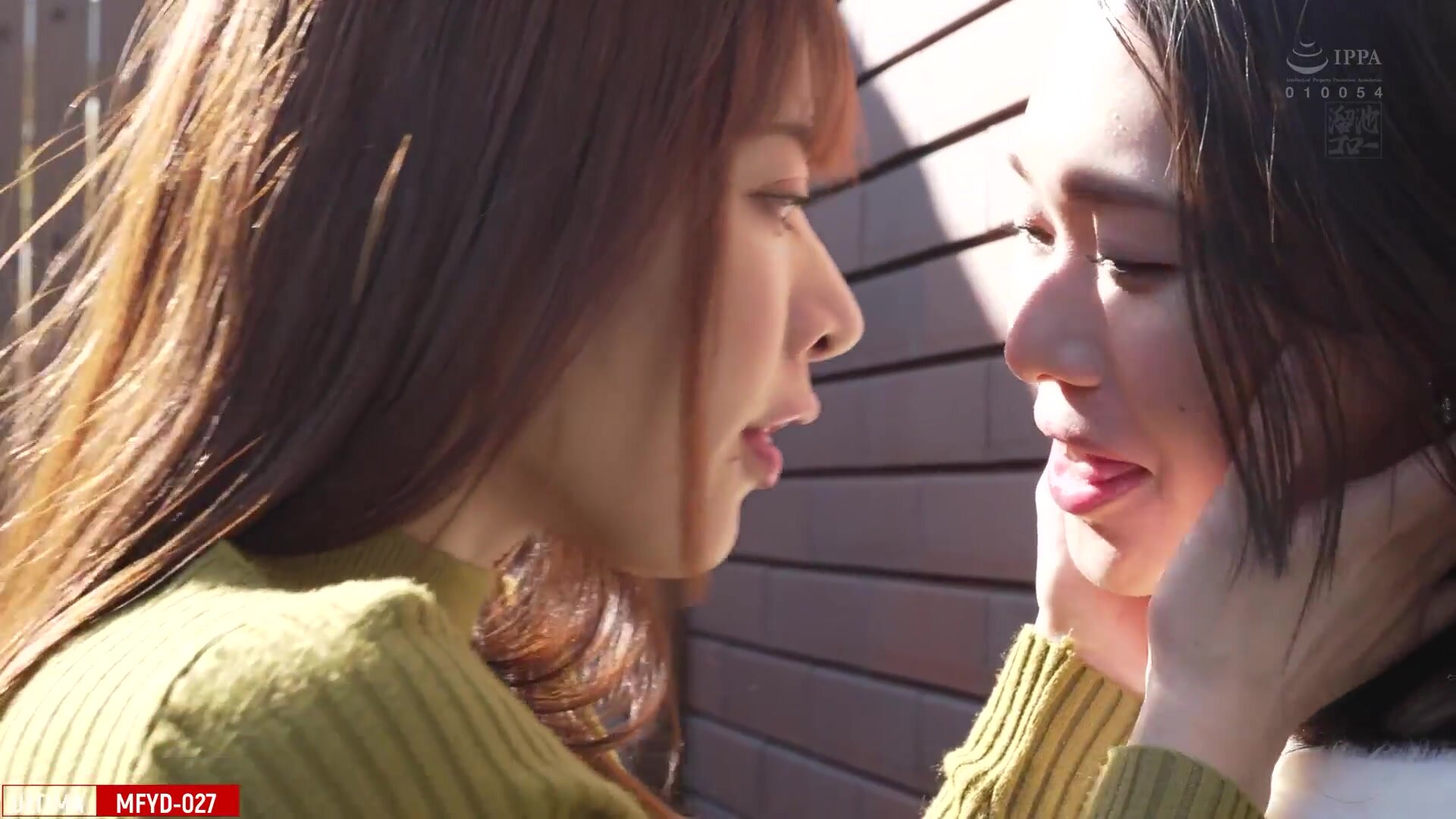 Friends share a nice sloppy kiss