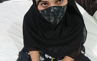 Arab babe is so desperate she provides him with all her holes