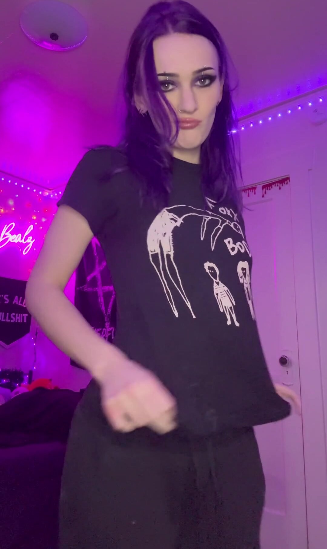 whasts hiding under my tshirt and sweats