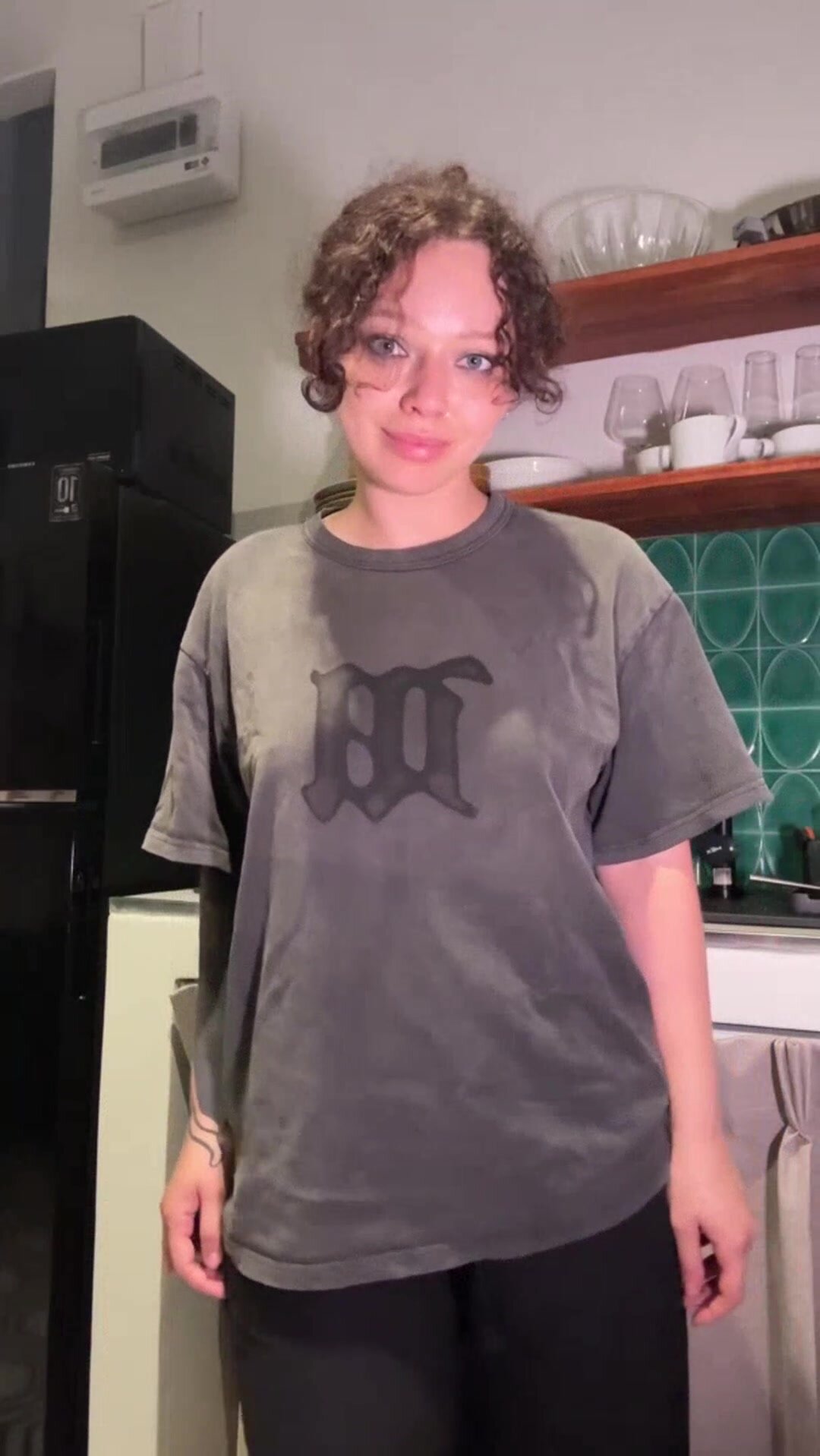 Don't dare to avert your gaze