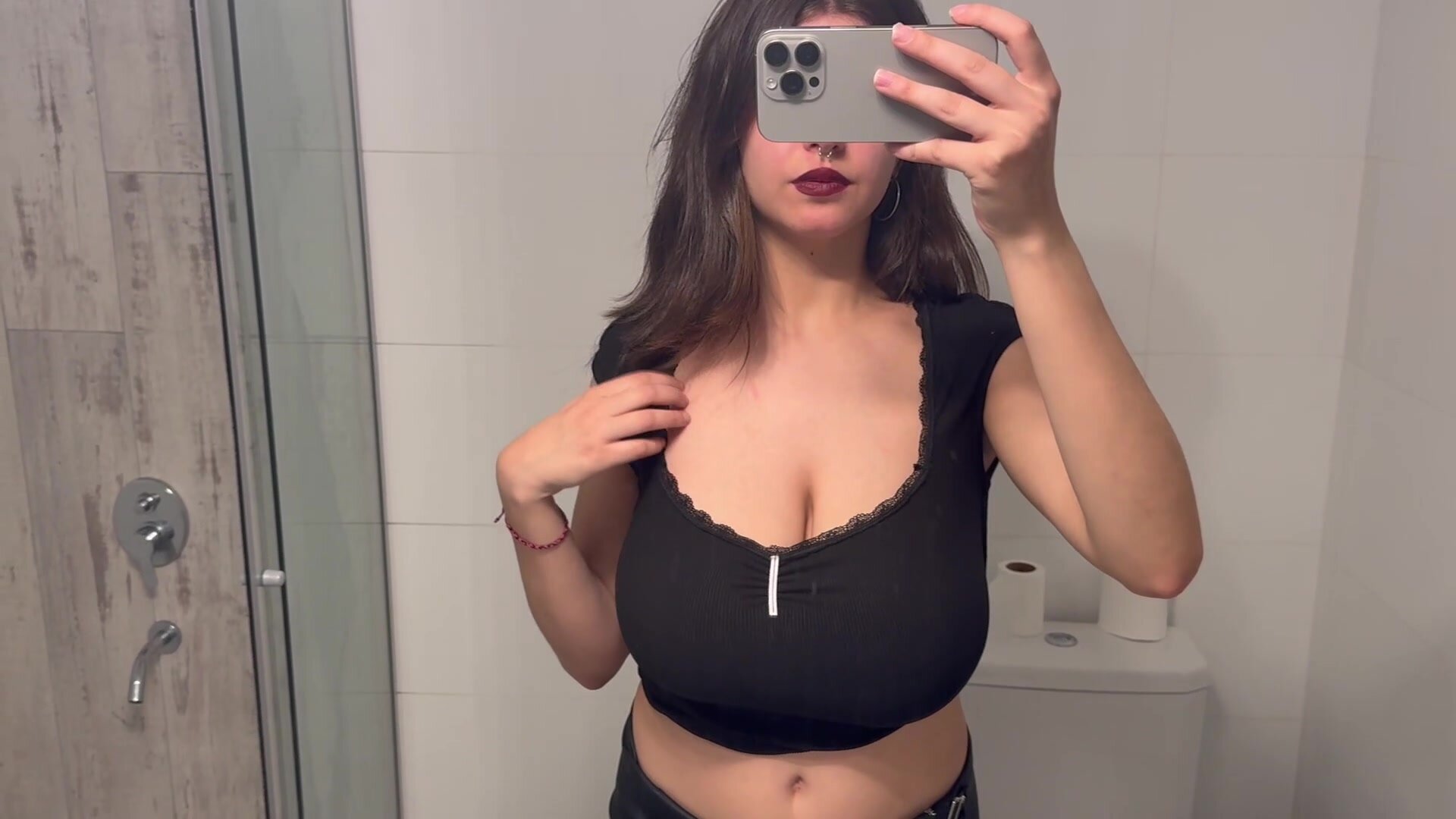 Slow reveal of my natural Latina hangers