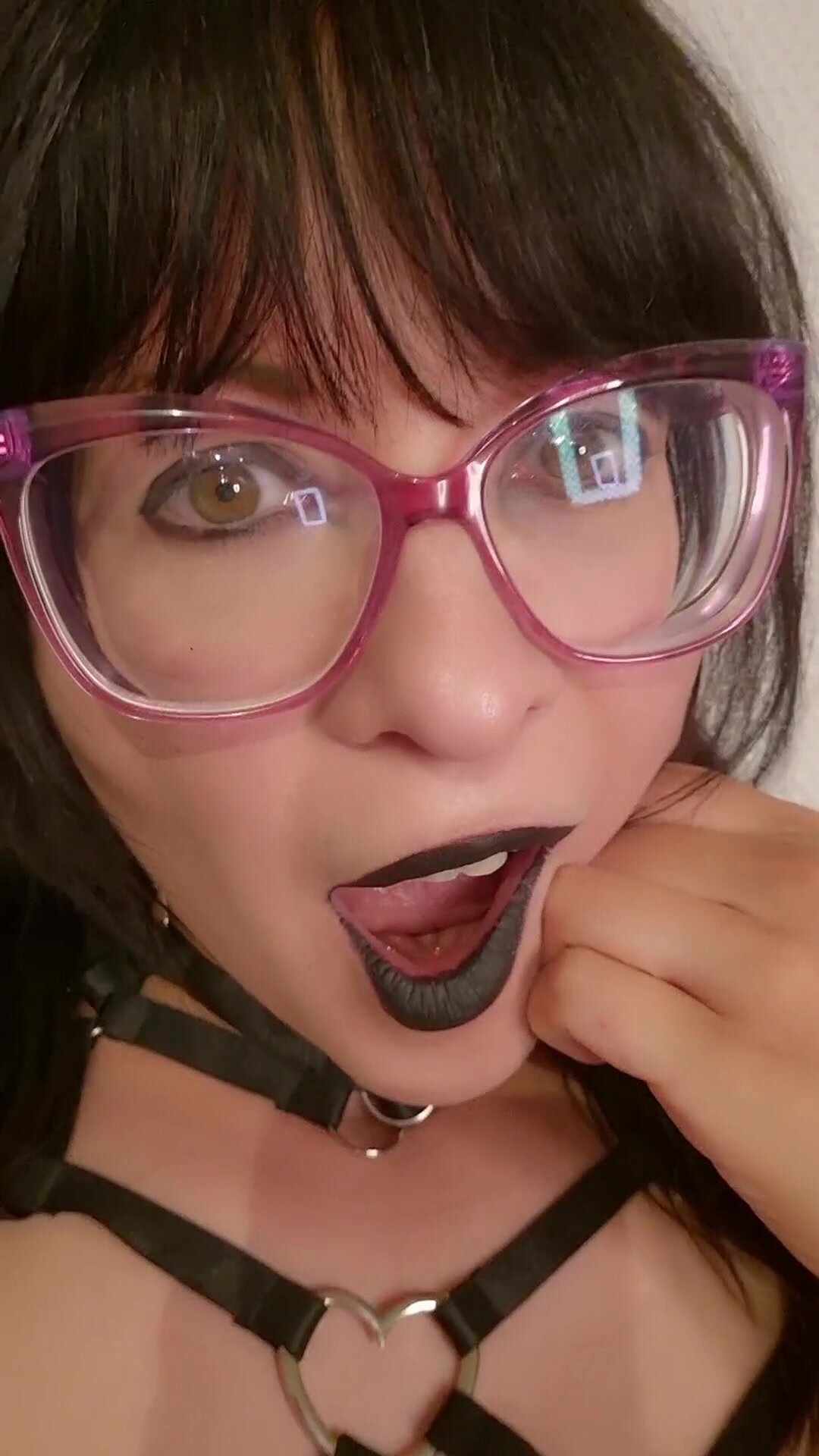 Just an average gothslut showing pussy