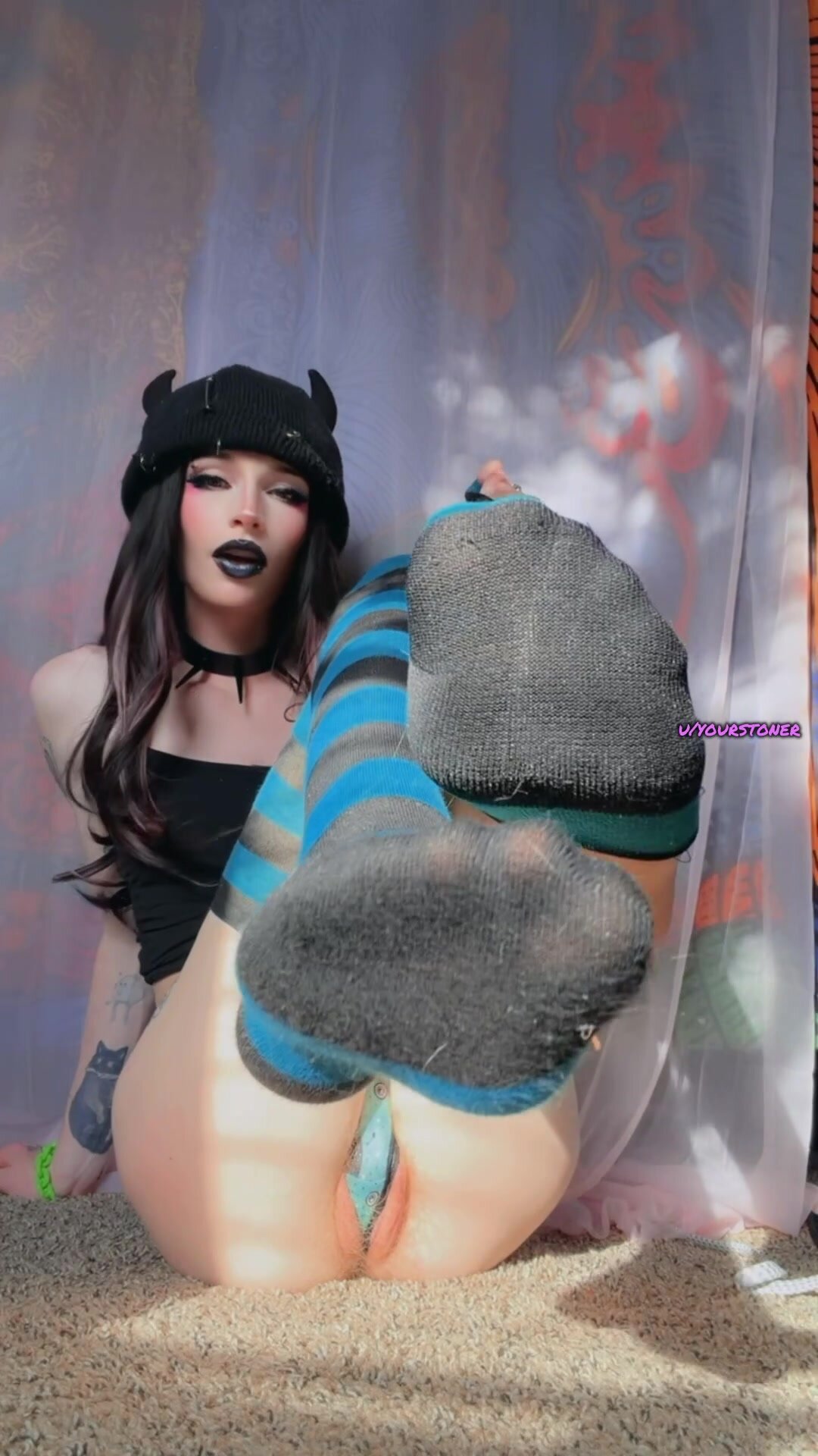 The painted toes are so worth the wait