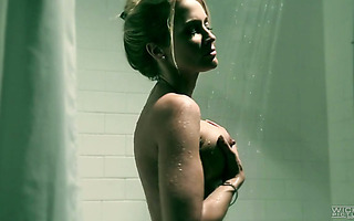 Perfect blonde MILF Jessica Drake masturbates in shower before sleep