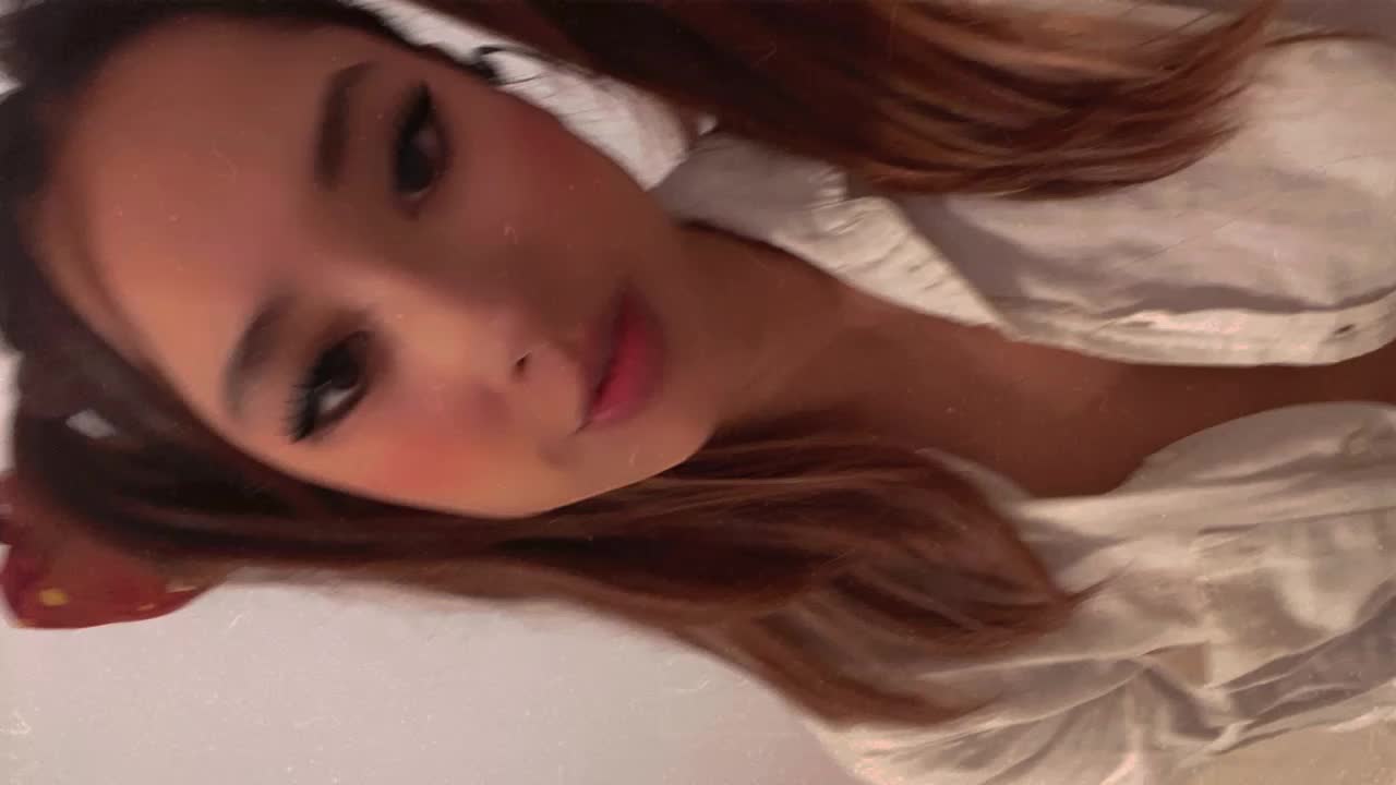 Who wants to pet my kitty