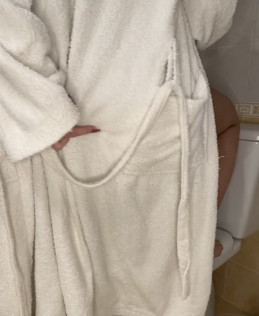 Maybe im not the hottest.. but im the easiest and i love anal