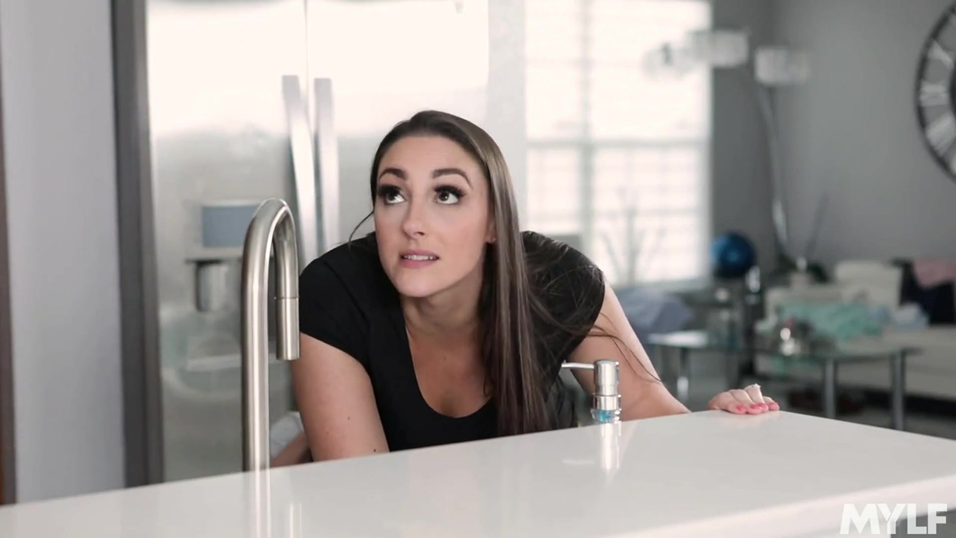 Busty MILF Melanie Hicks loves a good fuck