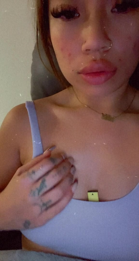 Flashing boobs in sneak mode 