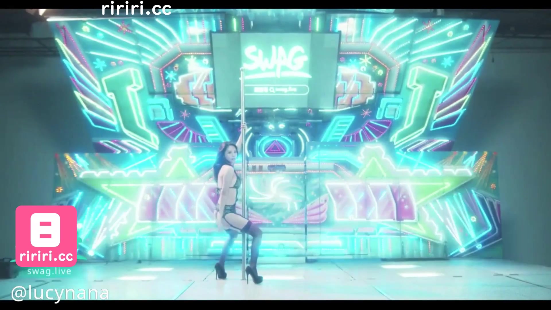 smoking hot stripper