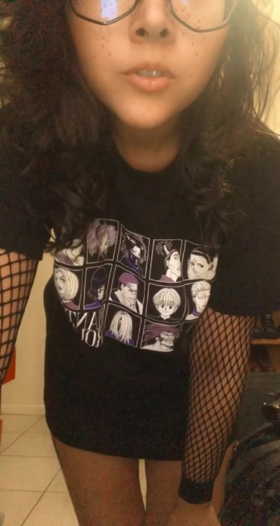 I’m a bit of a shy goth slut  /w(\✿)