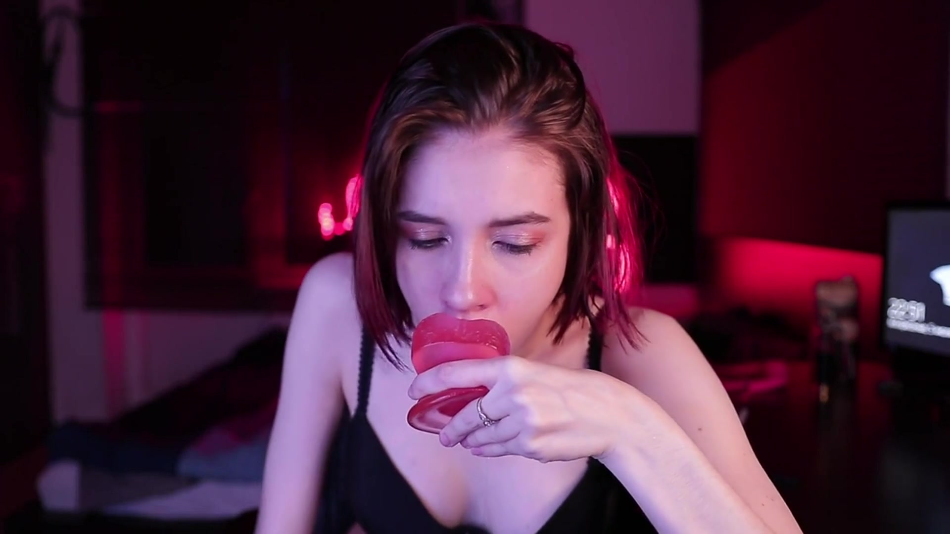 The longest deepthroat you've ever seen