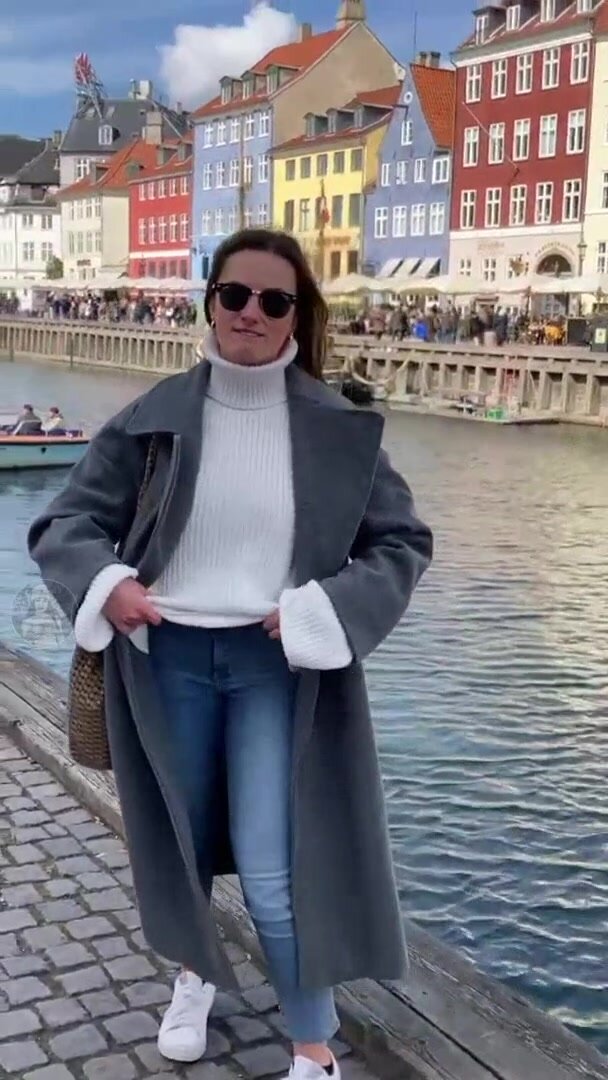 forever finding pretty spots to flash & giggle