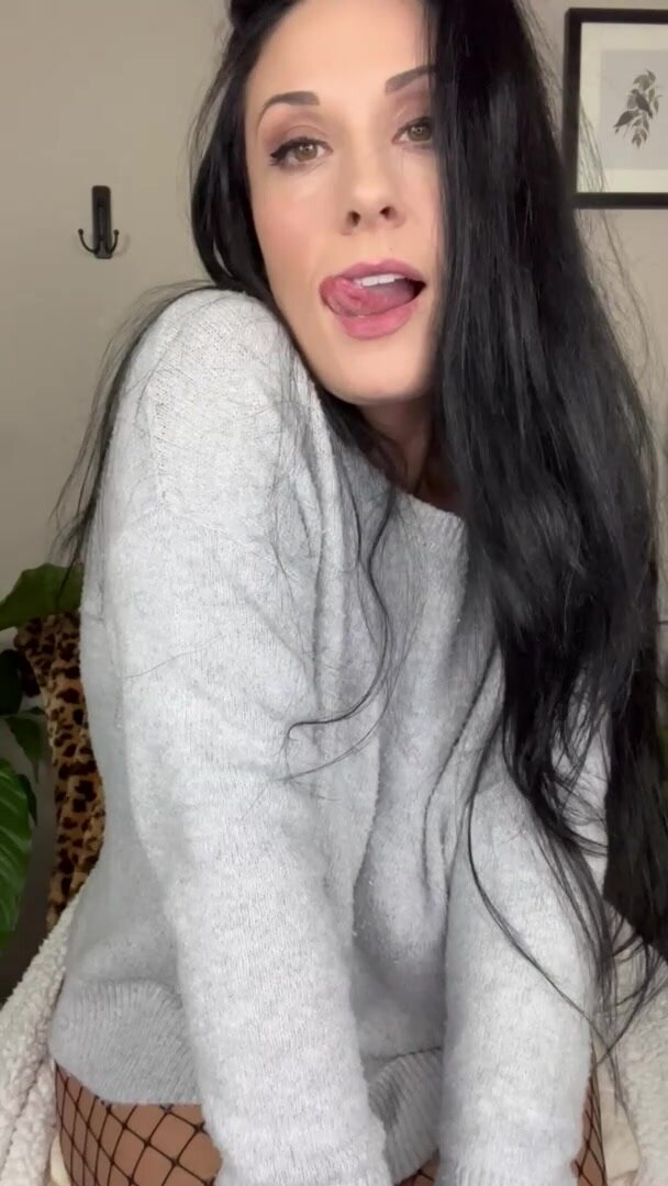 I’m living proof that curvy MILFs are freaky as hell.